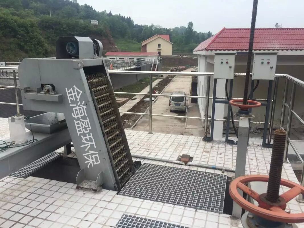 地溝式格柵除污機.png